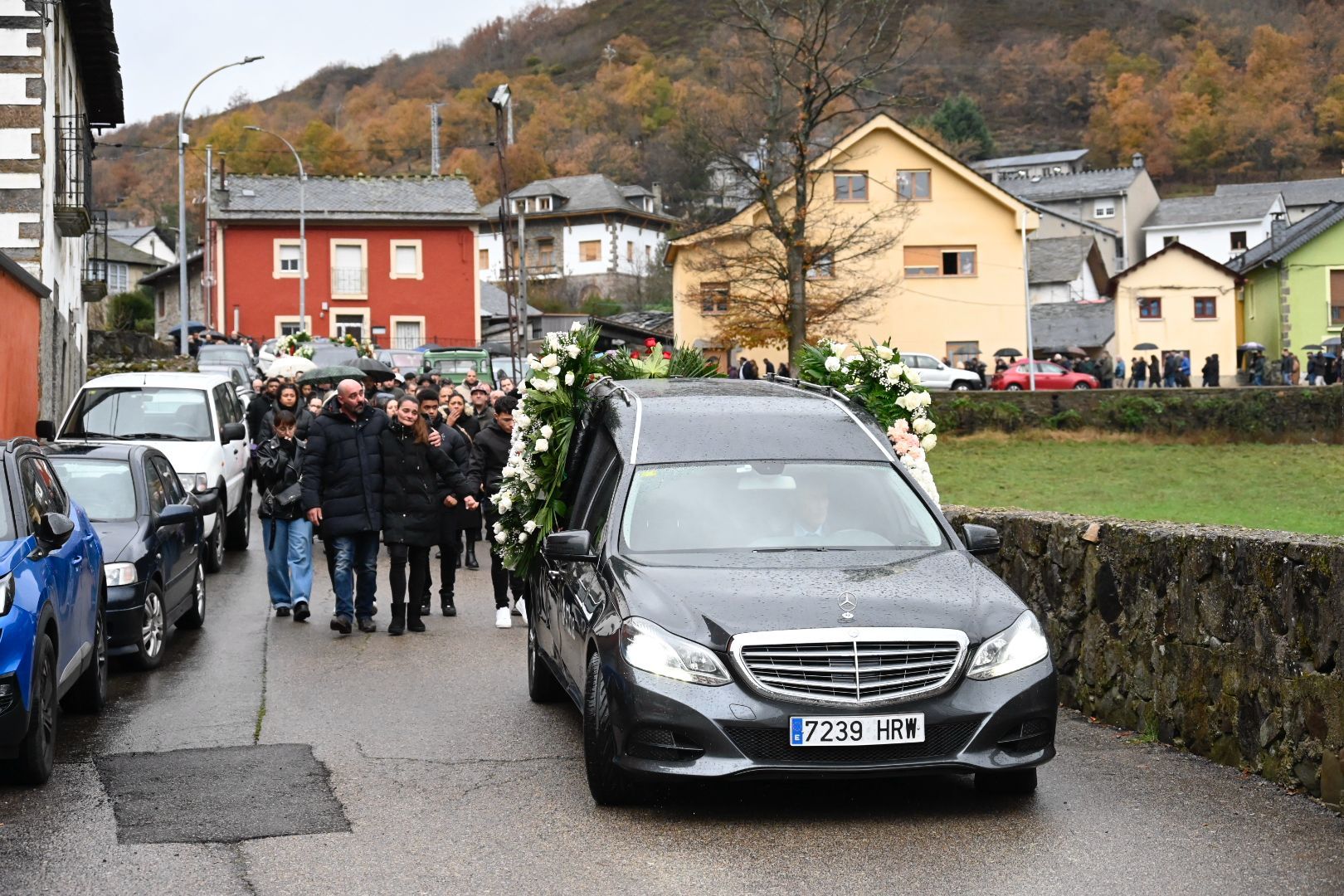 Caboalles de Abajo despide al minero fallecido en el accidente de Cangas del Narcea. | SAÚL ARÉN