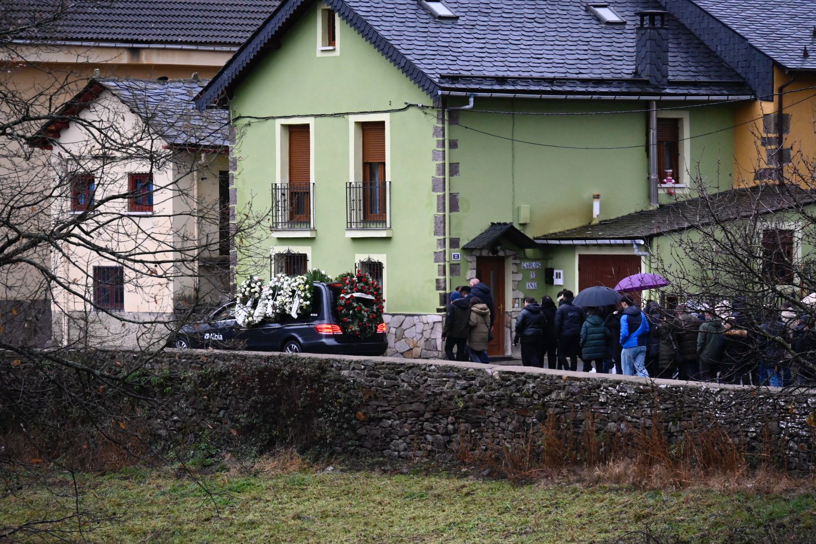 Caboalles de Abajo despide al minero fallecido en el accidente de Cangas del Narcea. | SAÚL ARÉN