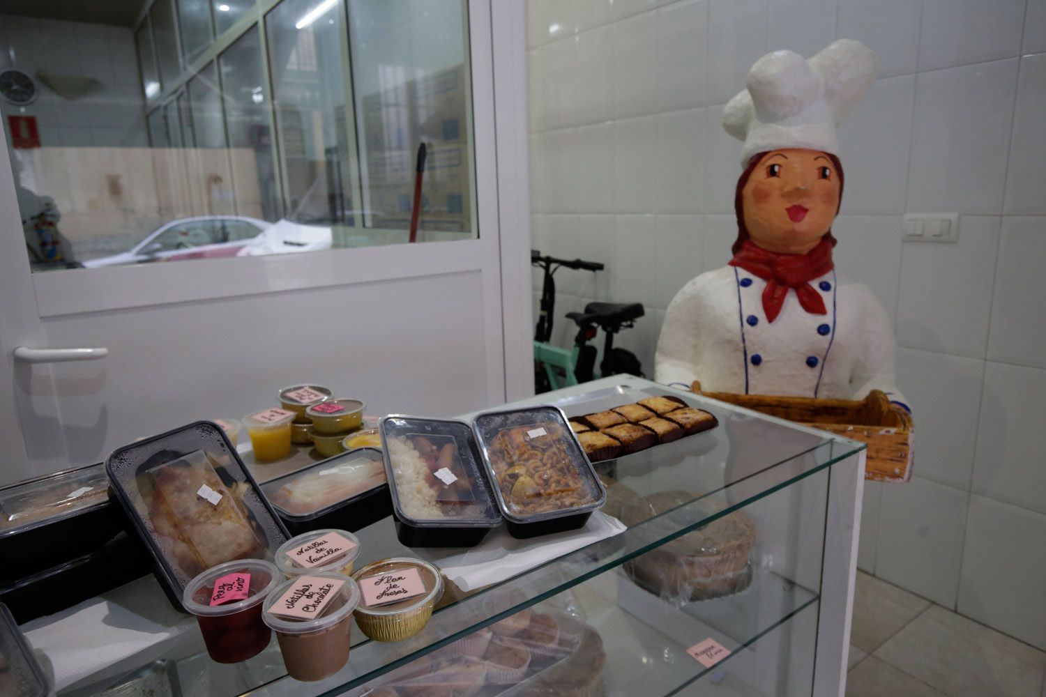 Así presentan la comida preparada en ‘Comidas Senex’. | FERNANDO OTERO