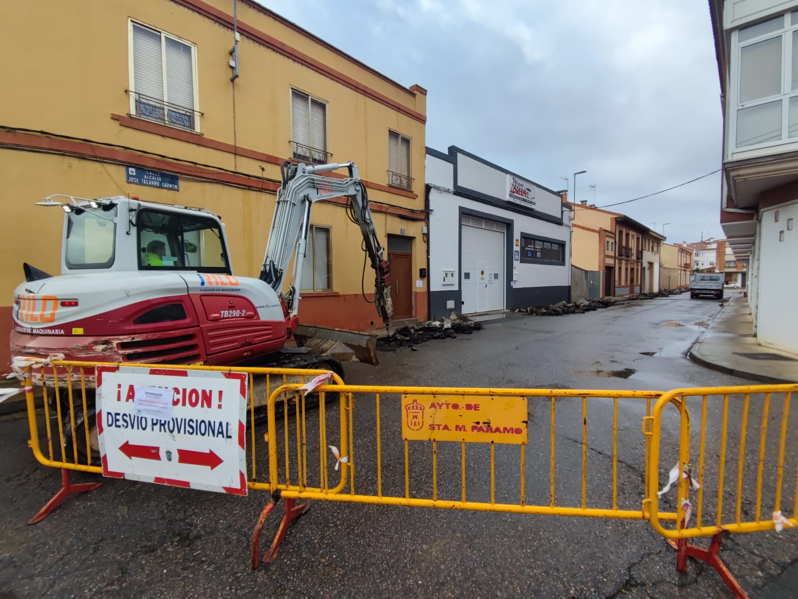Inicio de las obras este lunes en la calle Alcalde José Garmón Tagarro. | A. RODRÍGUEZ
