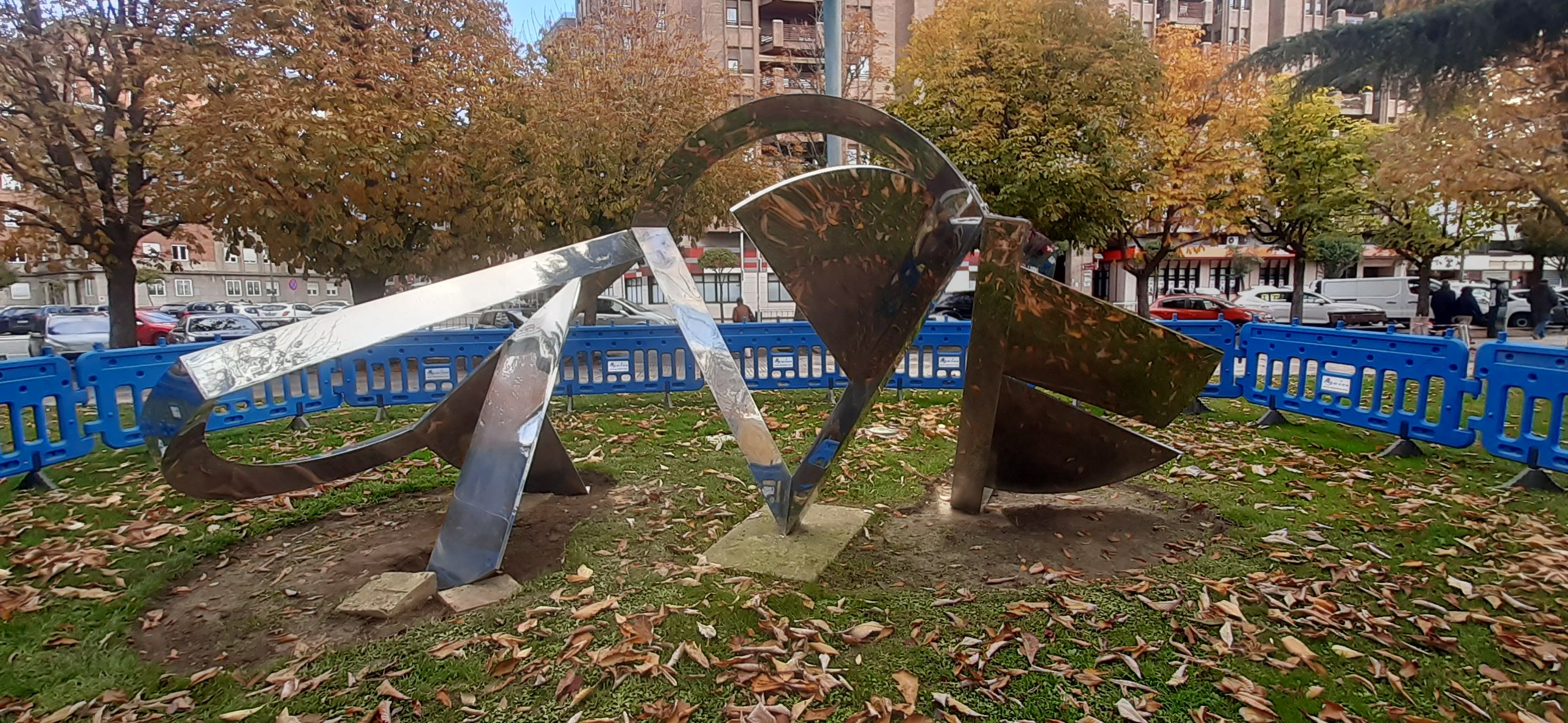 Restauración de la escultura Ventana de Luz. | L.N.C.