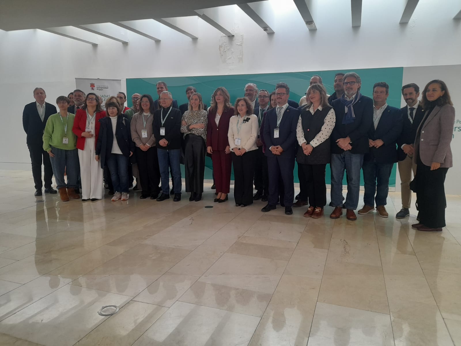 Foto de familia de todos los participantes en el Campus de Ponferrada. | MAR IGLESIAS
