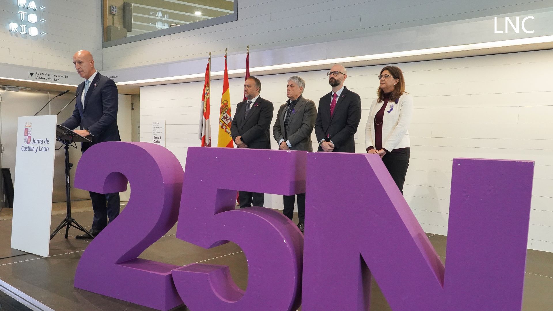 Acto institucional en el Musac por el Día Internacional para la Eliminación de la Violencia de Género. | L.PASTORIZA