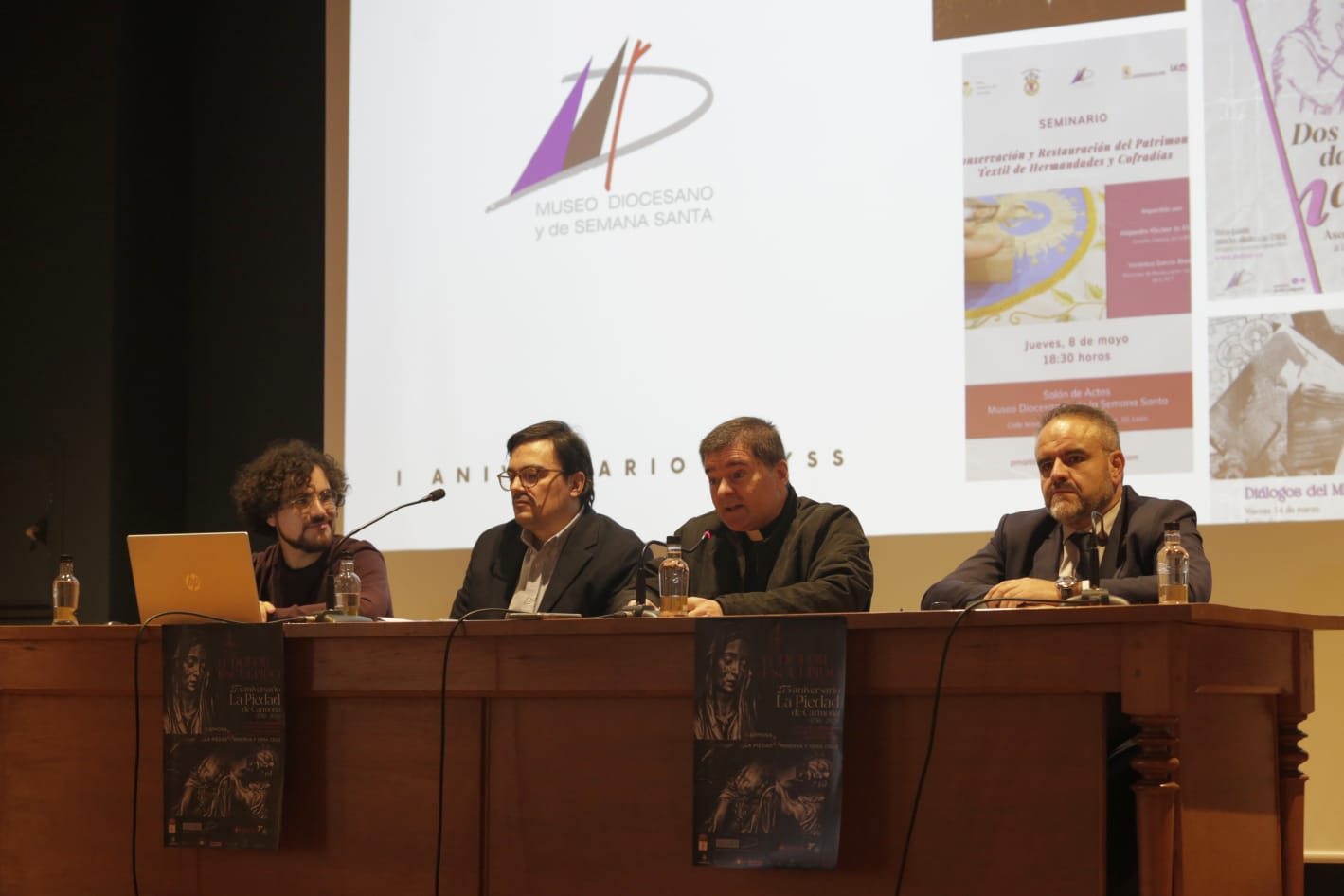 El abad de Minerva, Alejandro García, el presidente del Patronato del Museo, Luis García, y los directores del Museo, Alejandro Grande e Iván Gonález. | FERNANDO OTERO