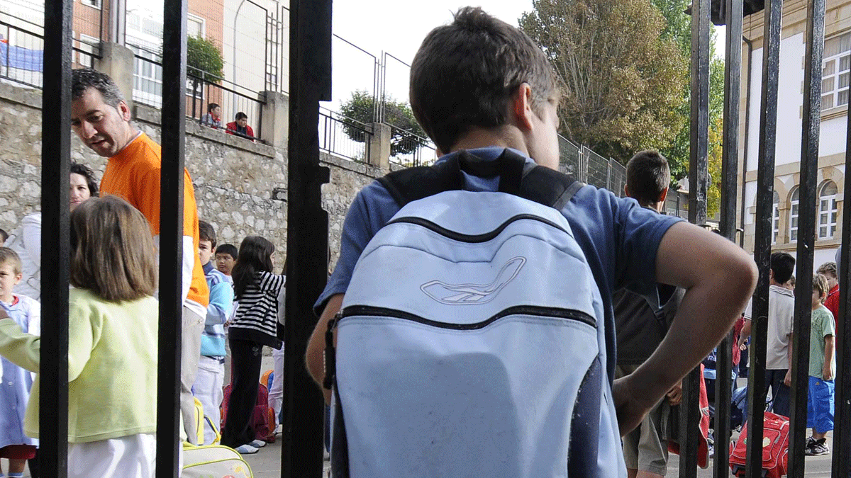 Llenar la mochila se pone cuesta arriba para muchas familias. | ICAL