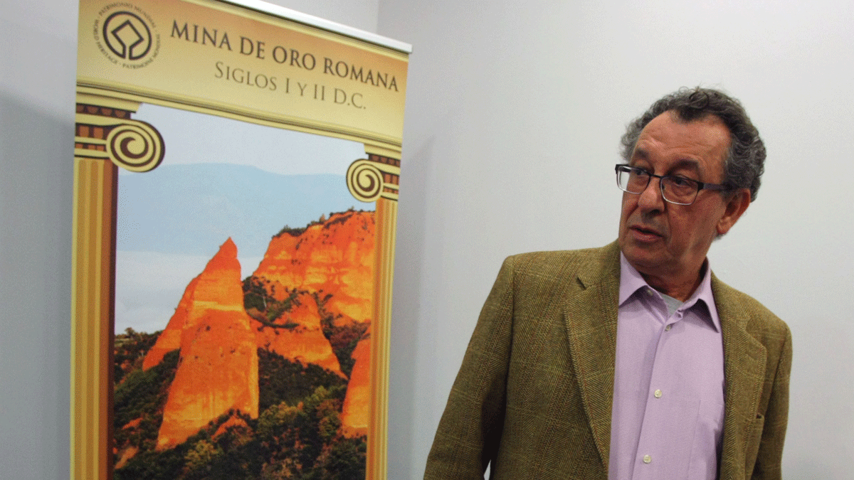 el arqueólogo Javier Sánchez Palencia, que junto con Almudena Orejas dirige el proyecto de excavación en el yacimiento de Ancares. | ICAL
