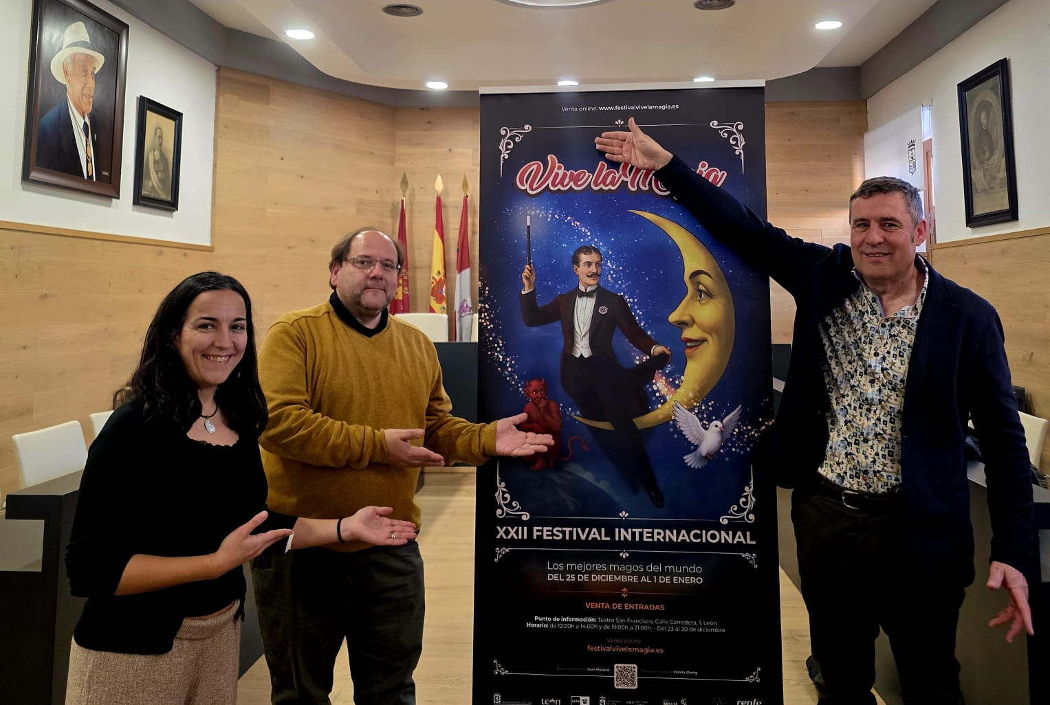 Silvia Cubría, Javier Carrera y Javier Cambero durante la presentación de las actuaciones. | L.N.C.