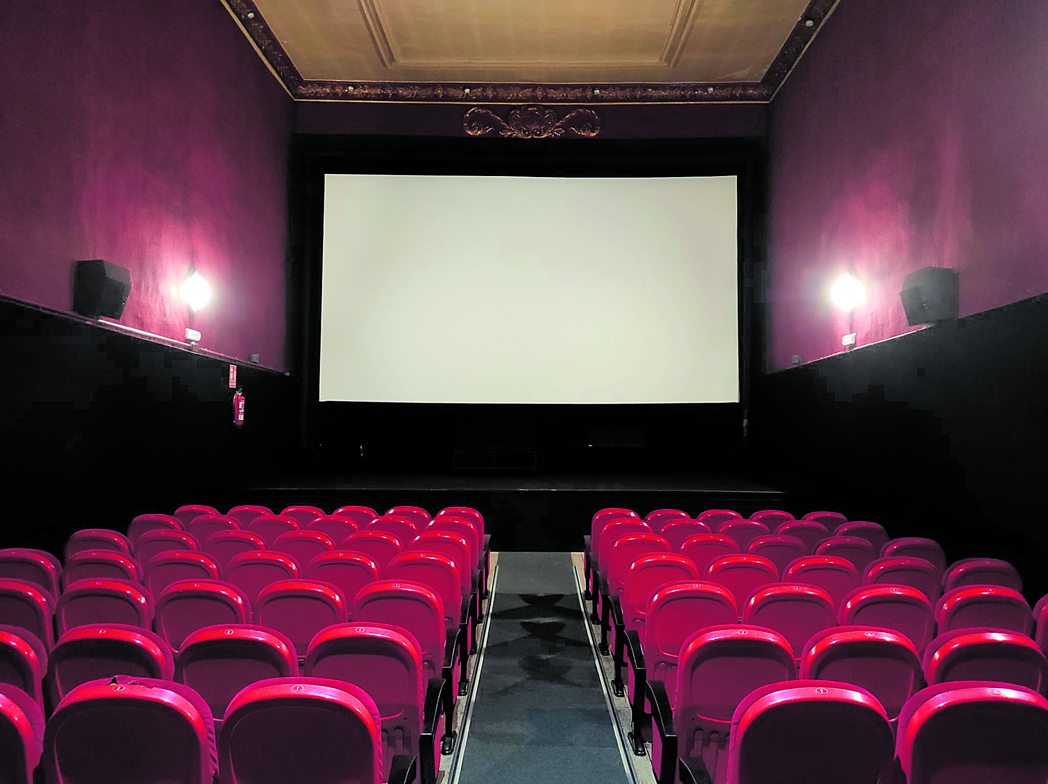 Aspecto actual del Cine Velasco de Astorga, que Alejo Ibáñez ha reabierto hace un año. | ALEJO IBÁÑEZ