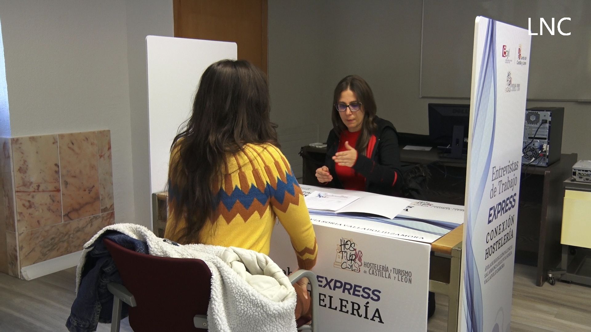 Más de 700 desempleados buscan un contrato laboral en entrevistas exprés