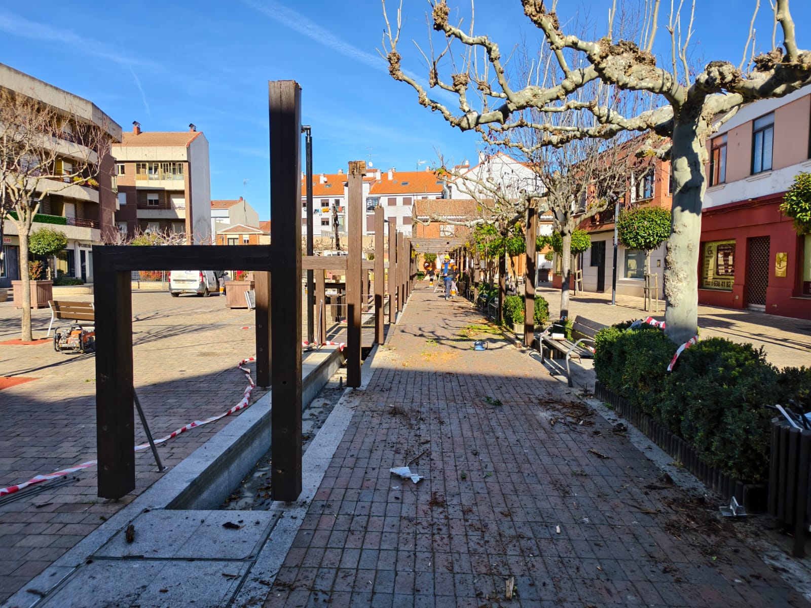 Retirada de la pérgola para instalar una nueva. | A. R.