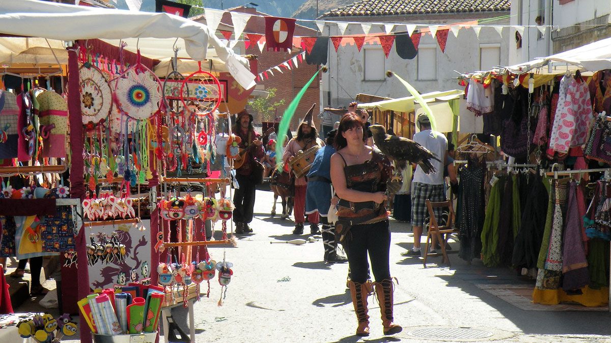 El mercado contó con animación, música medieval, aves rapaces y malabares. | E. NIÑO