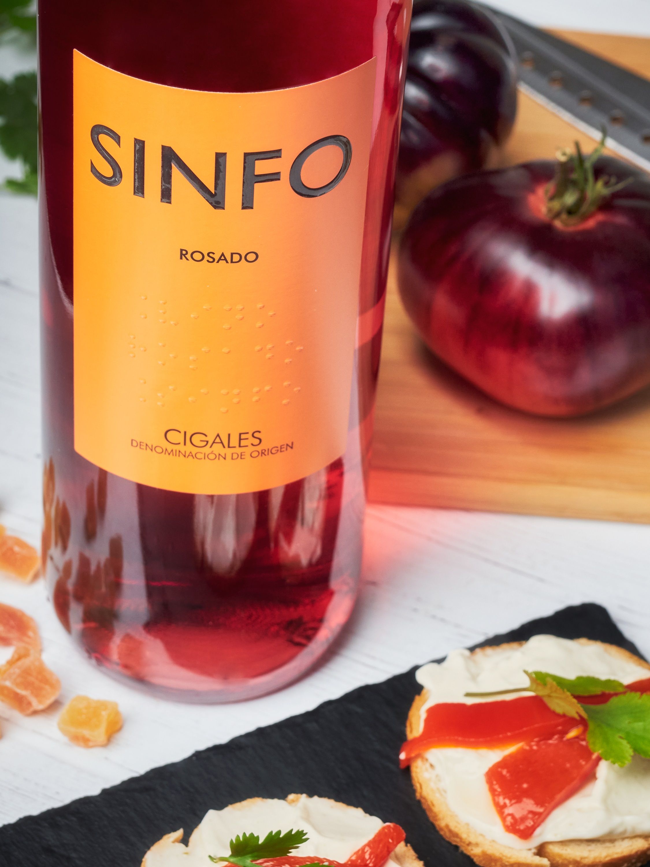 Su vino Sinfo Rosado ha recibido distintos reconocimientos.