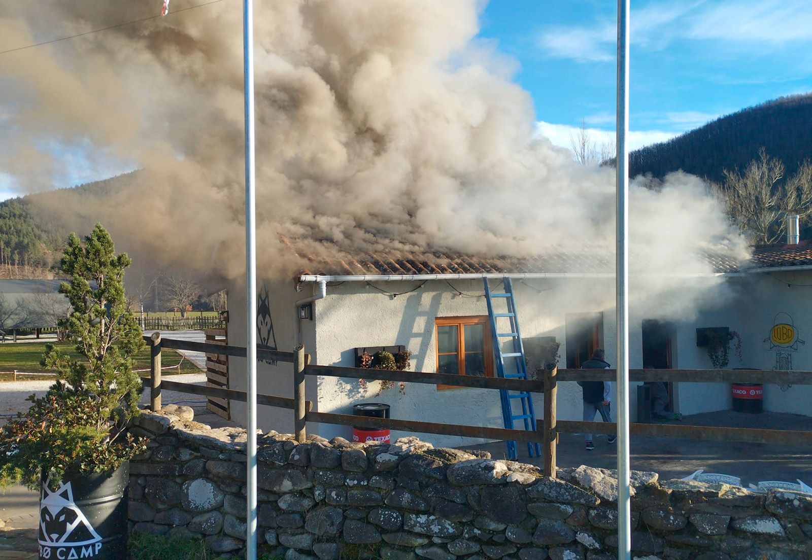 Imagen del edificio que ha sido devorado por las llamas