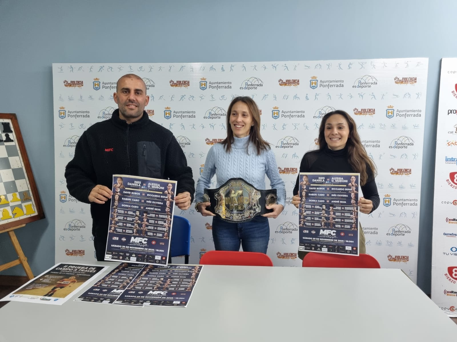 Uno de los momentos de la presentación de la competición en el Lydia Valentín . RAÚL FERNÁNDEZ
