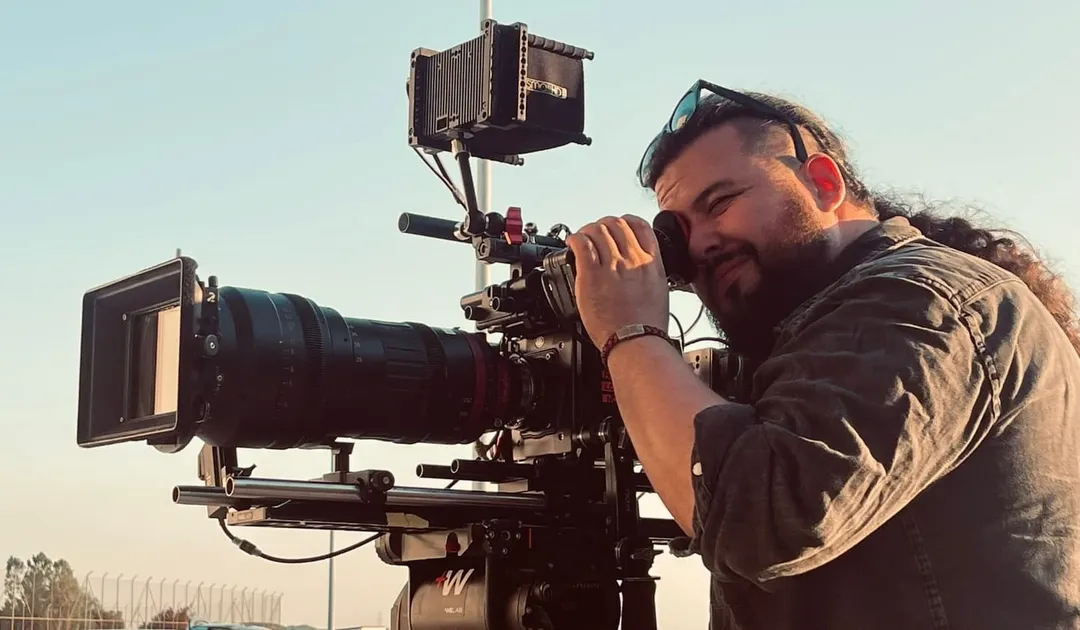 El cineasta Néstor López, galardonado este año con el Premio Goya a Mejor Cortometraje Documental, durante uno de sus rodajes. | INSTAGRAM DEL CINEASTA