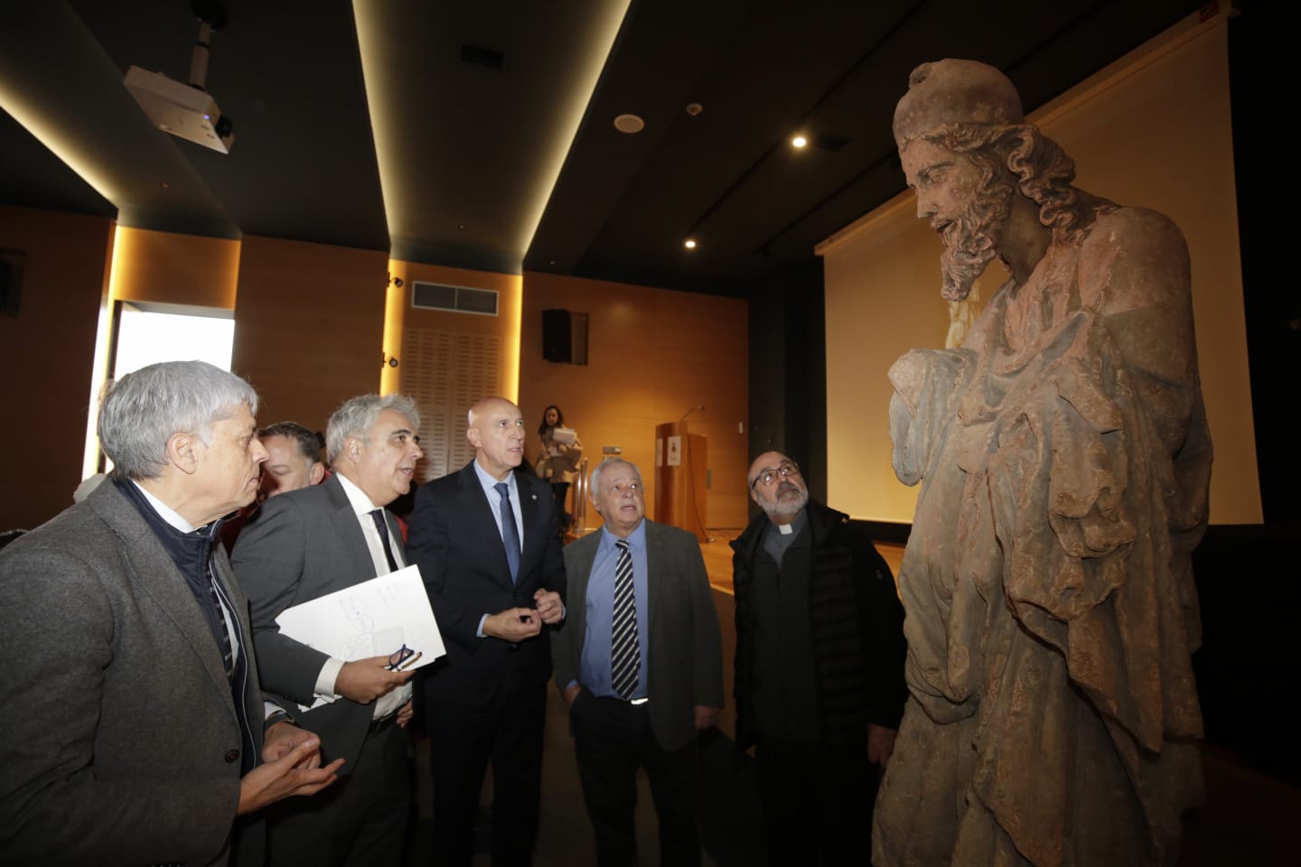 La jornada sirvió para presentar la réplica de la escultura de San Simeón. | FERNANDO OTERO