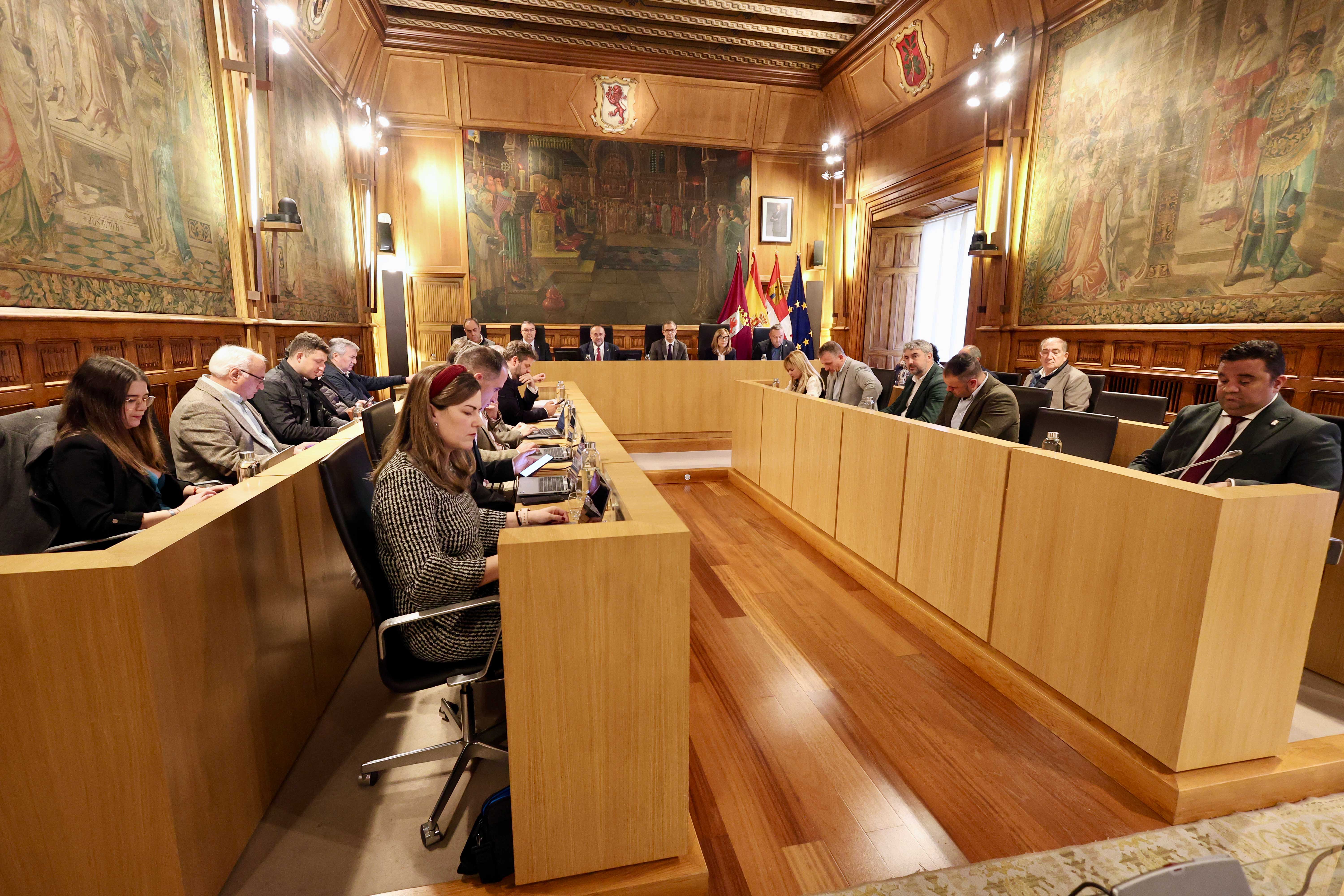 Sesión plenaria celebrada este viernes en la Diputación de León. | ICAL