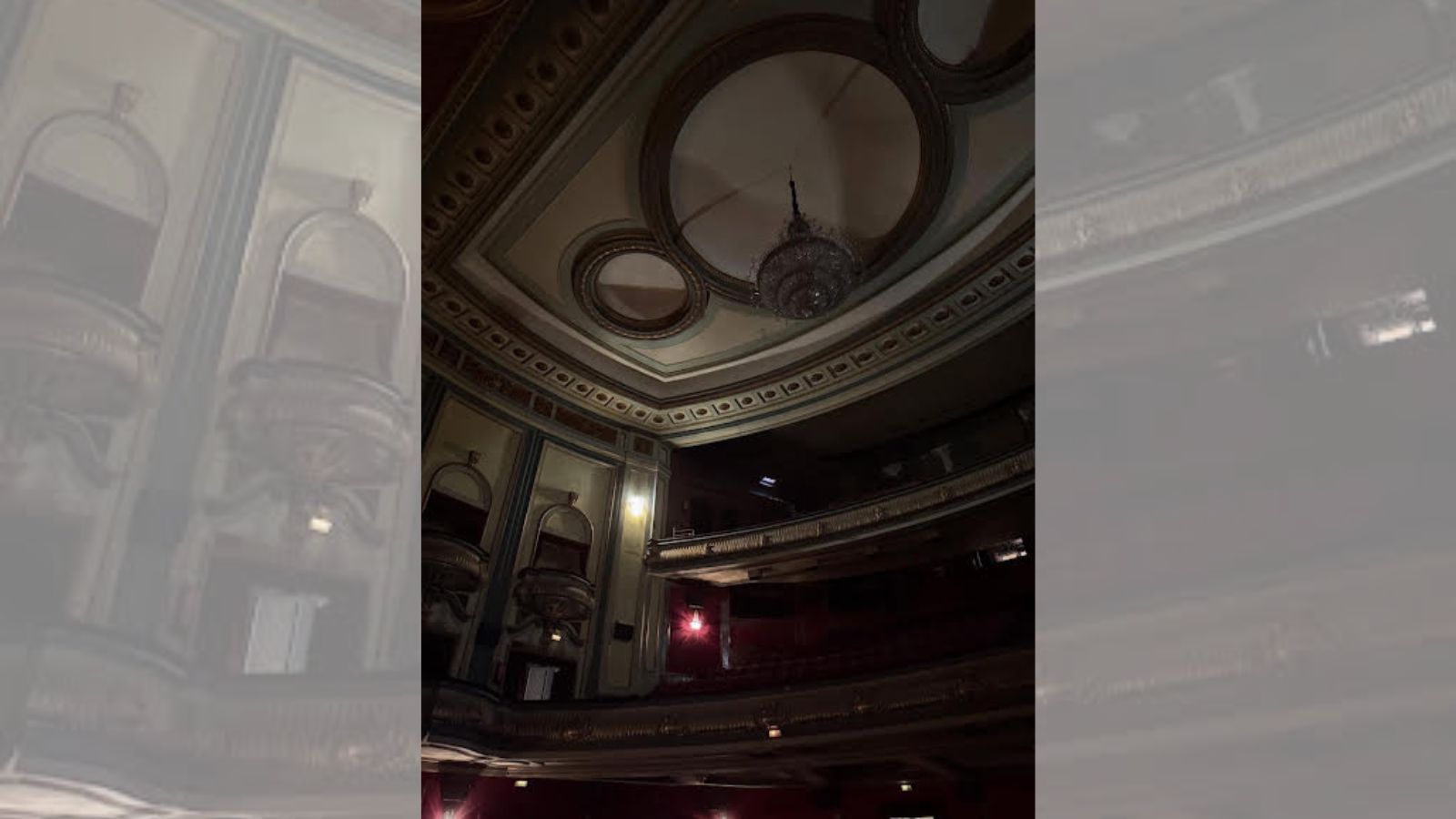 Estado actual del paraíso del Teatro Emperador, clausurado hace casi veinte años.