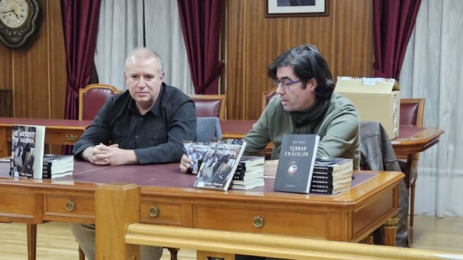 Guijas Meneses y Ruy Vega en la presentación de sus libros. Guijas Meneses y Ruy Vega en la presentación de sus libros.