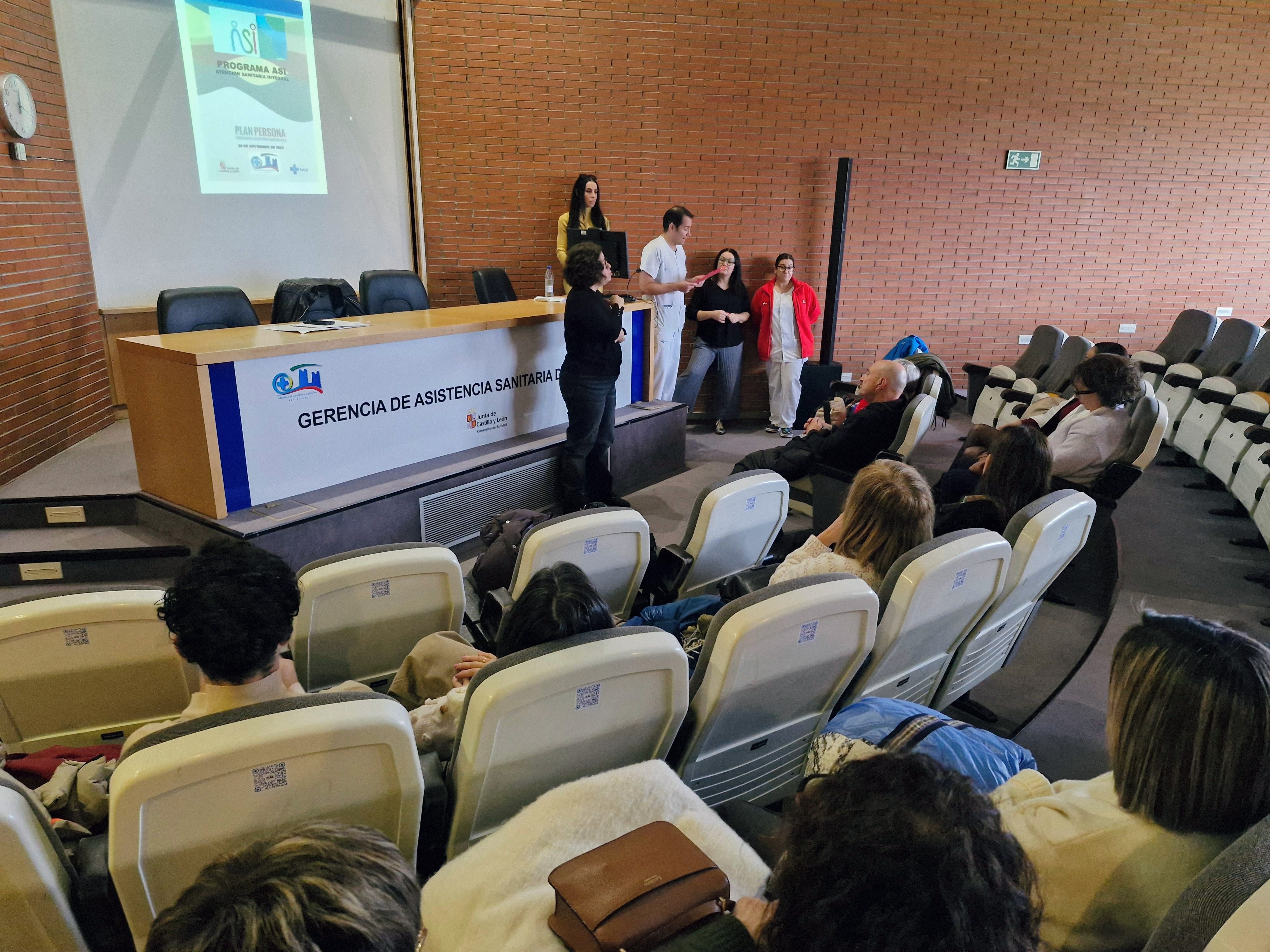 Reunión entre las asociaciones y los encargados del Programa ASI en la Gasbi. Reunión entre las asociaciones y los encargados del Programa ASI en la Gasbi.