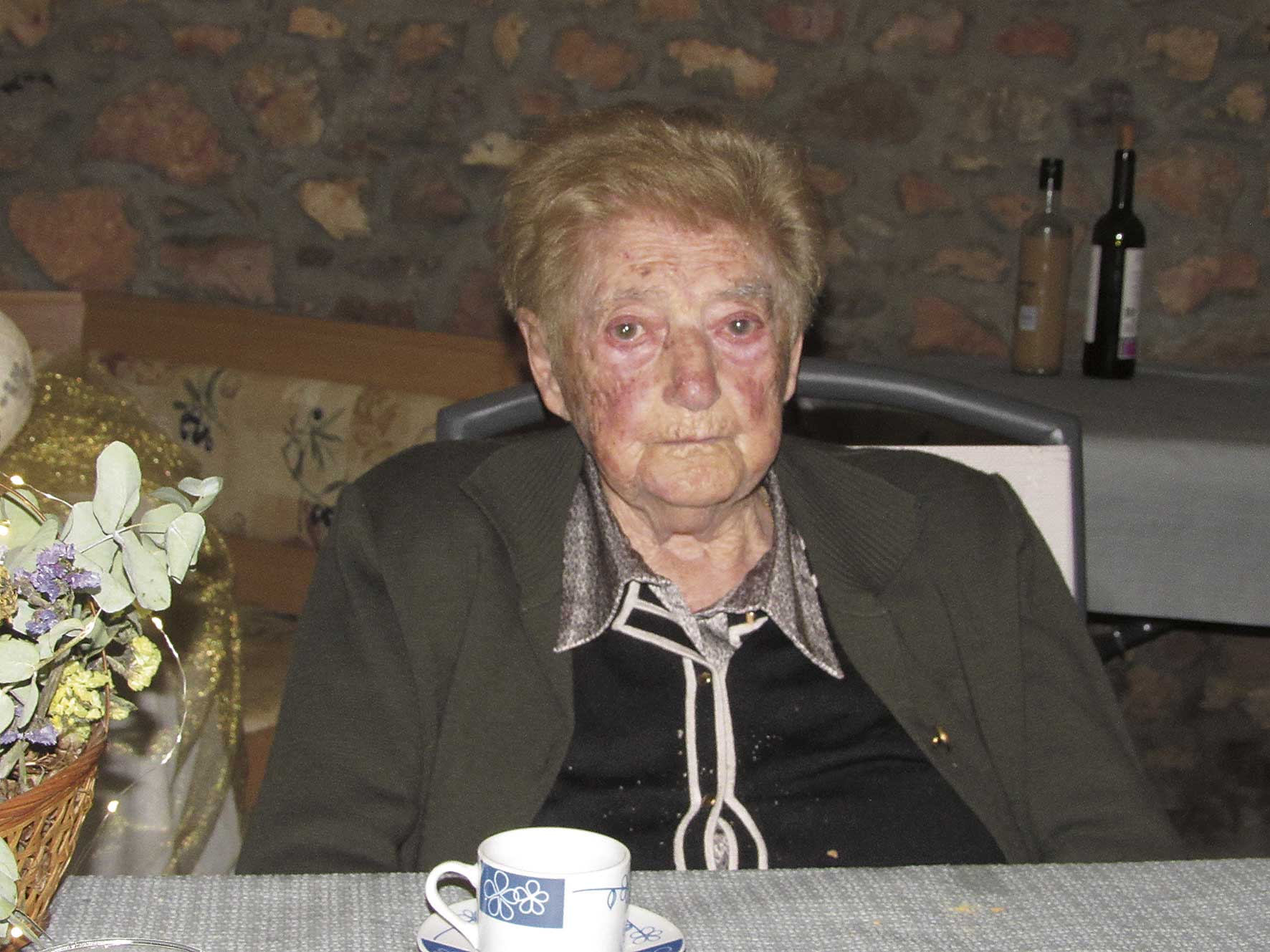 Evarista hace tan solo unos días, al cumplir los cien años. |M.A.G. CASTAÑÓN