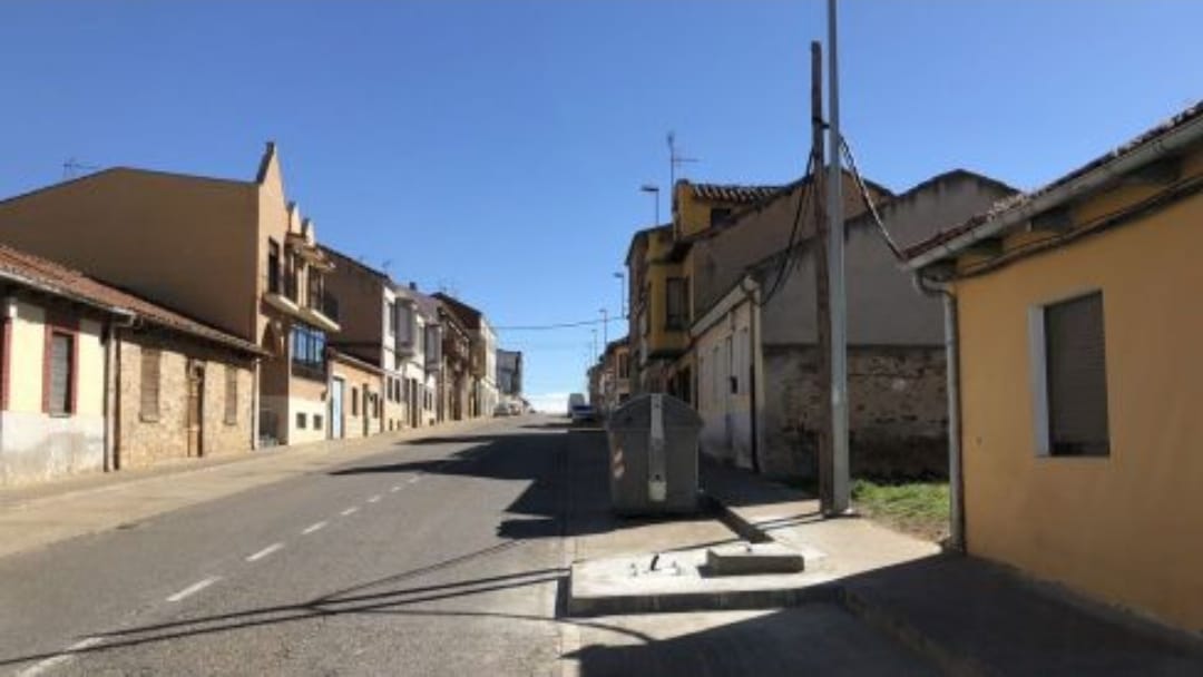 Imagen del tramo urbano de la carretera de Alija. | L.N.C. 