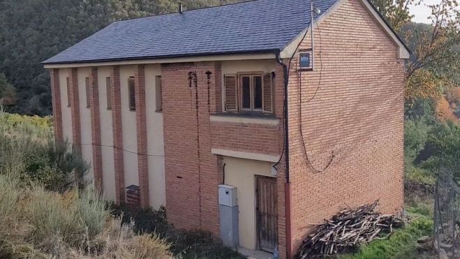 Inmueble de las antiguas escuelas de Espinoso de Compludo.