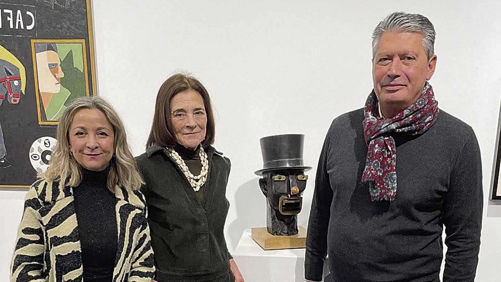 Carnero con la viuda del pintor, Isabel de Azcárate, y el concejal Copete.