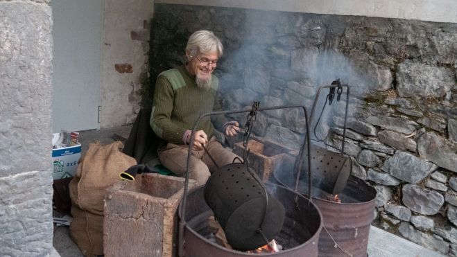 Ovidio asando castañas Ovidio asando castañas