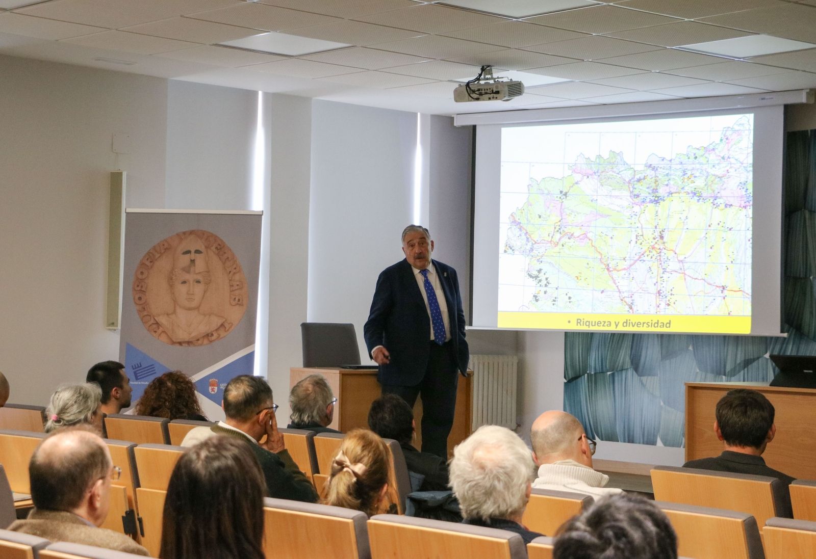 Un instante de la conferencia de José María Redondo Vega | L.N.C.