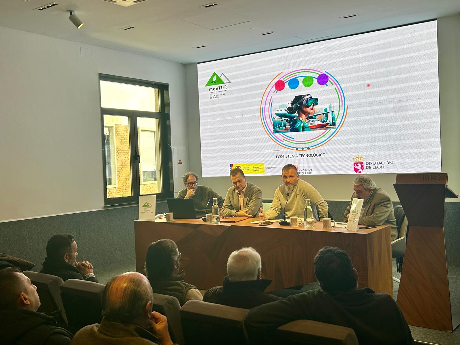 Un instante de la reunión con los alcaldes del GAL Montaña de Riaño | L.N.C. Un instante de la reunión con los alcaldes del GAL Montaña de Riaño | L.N.C.