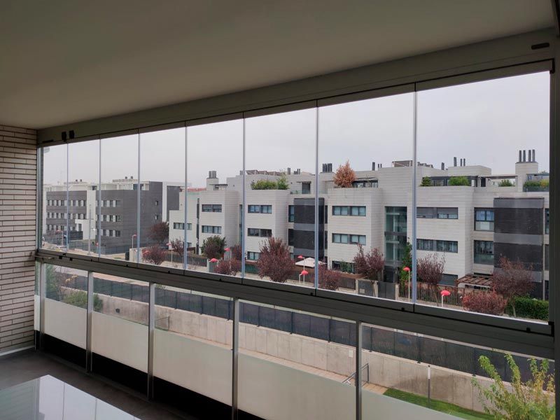 Imagen de una cortina de cristal abatible de Acuglass. | ACUGLASS