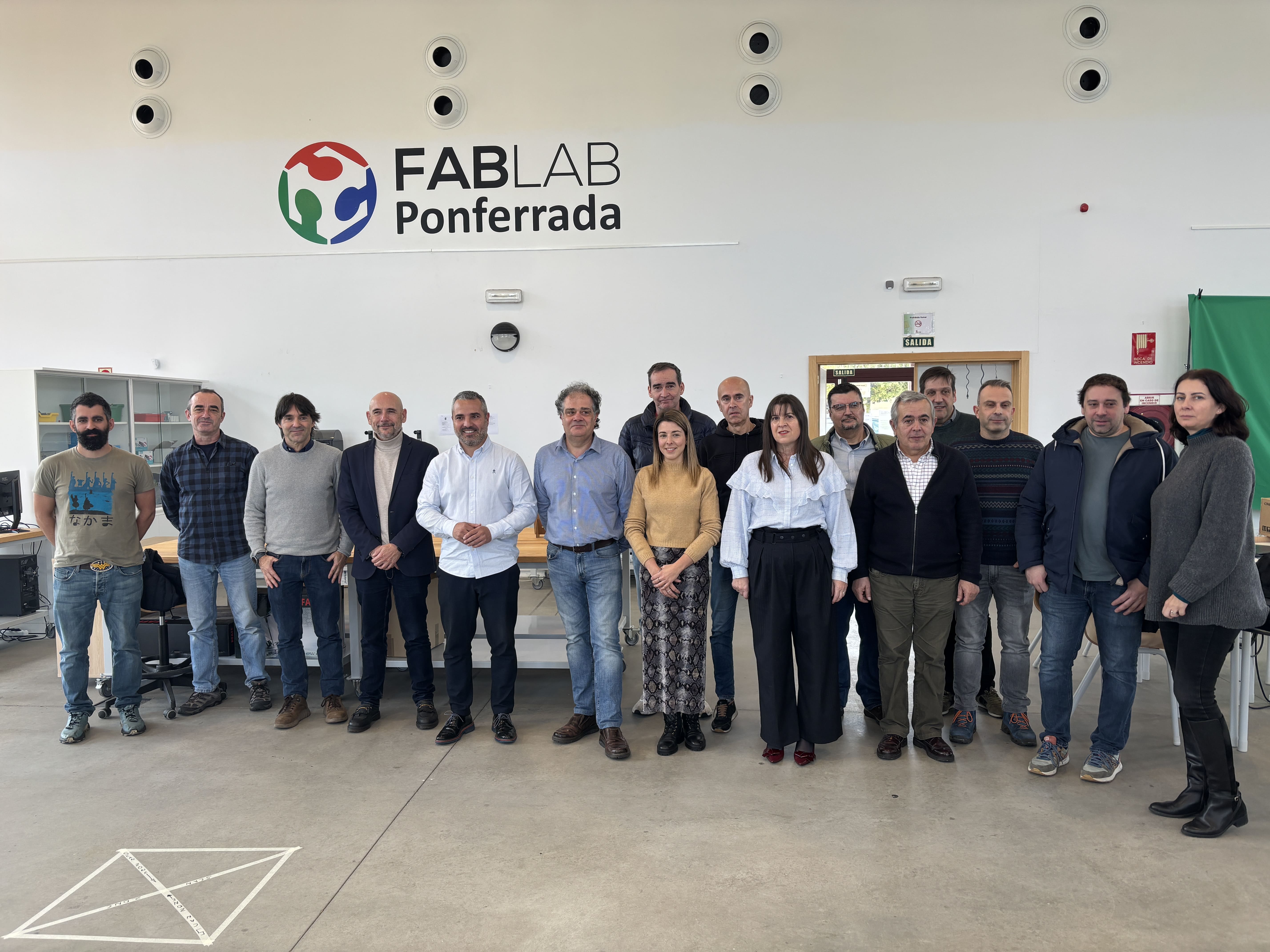 Presentación del proyecto 'Menuda Ponferrada' en el FabLab de la ciudad. | JAVIER FERNÁNDEZ Presentación del proyecto 'Menuda Ponferrada' en el FabLab de la ciudad. | JAVIER FERNÁNDEZ