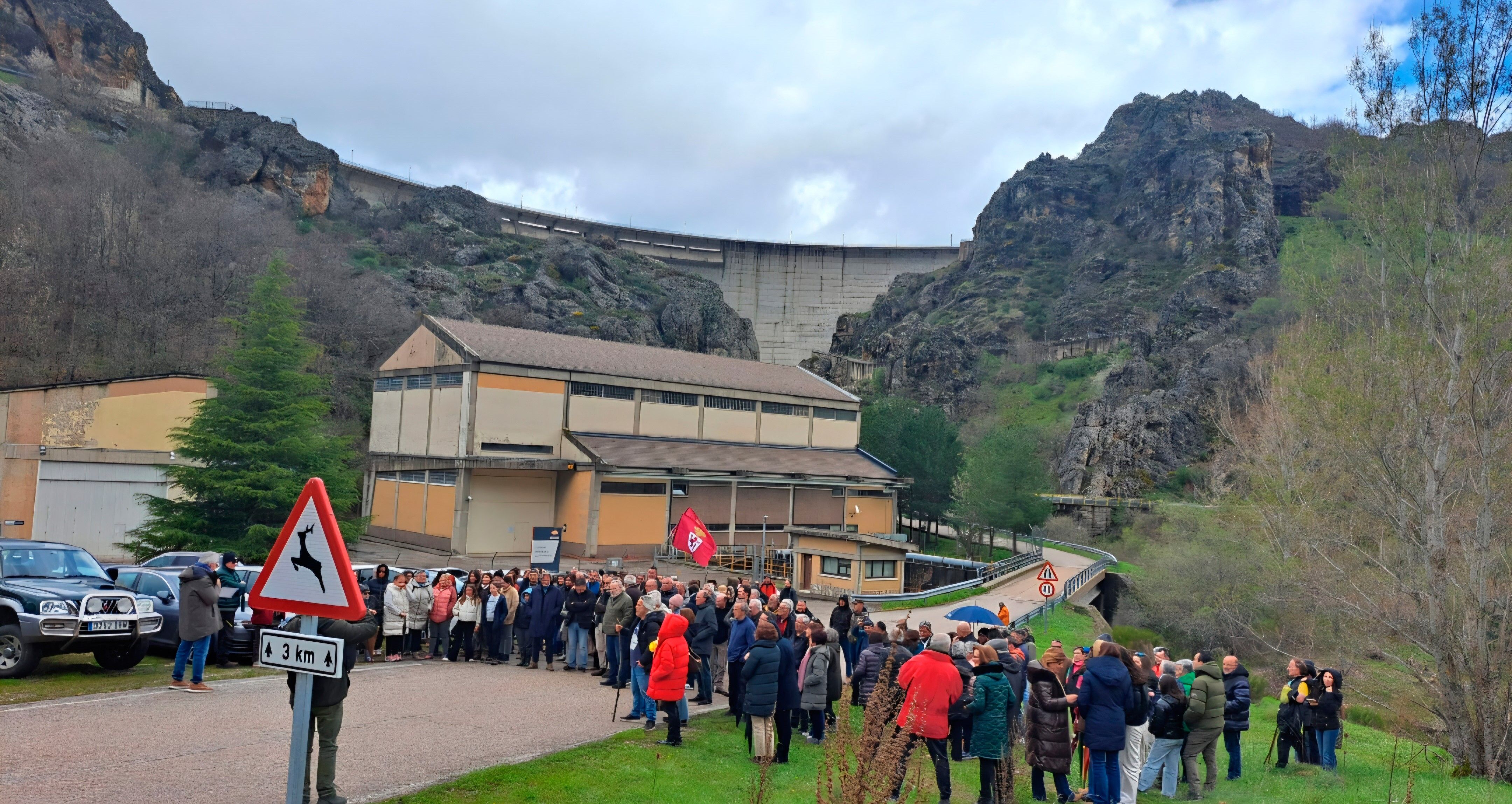 Protesta anterior del pueblo de Remolina por un nuevo puente. | L.N.C.
