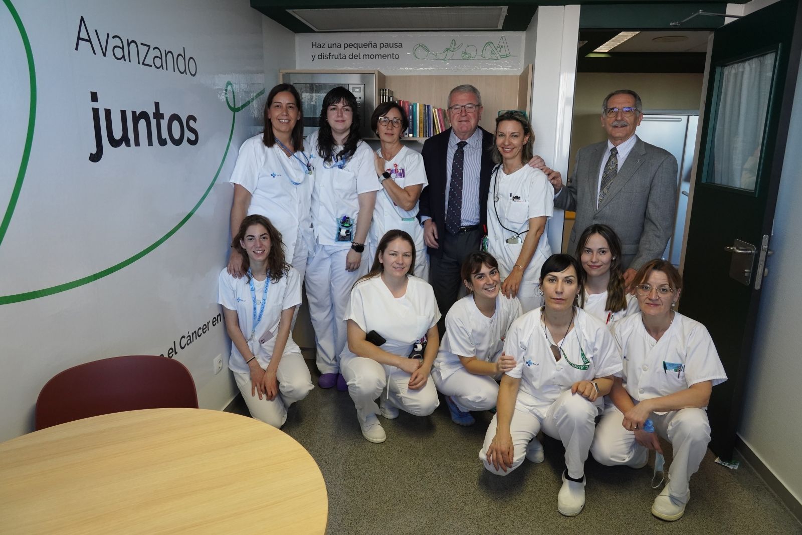 Inauguración de la sala de respiro en el Caule con cargos directivos y asistenciales | L.N.C.