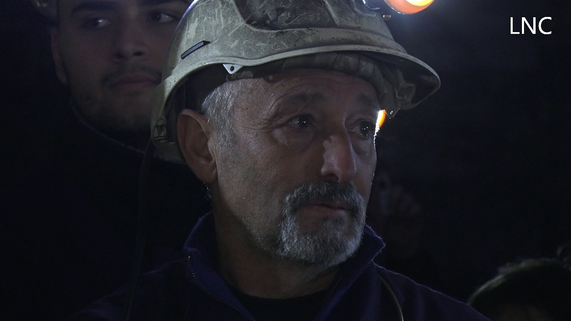 La Robla revive su espíritu minero con la primera procesión nocturna de Santa Bárbara | LAURA PASTORIZA