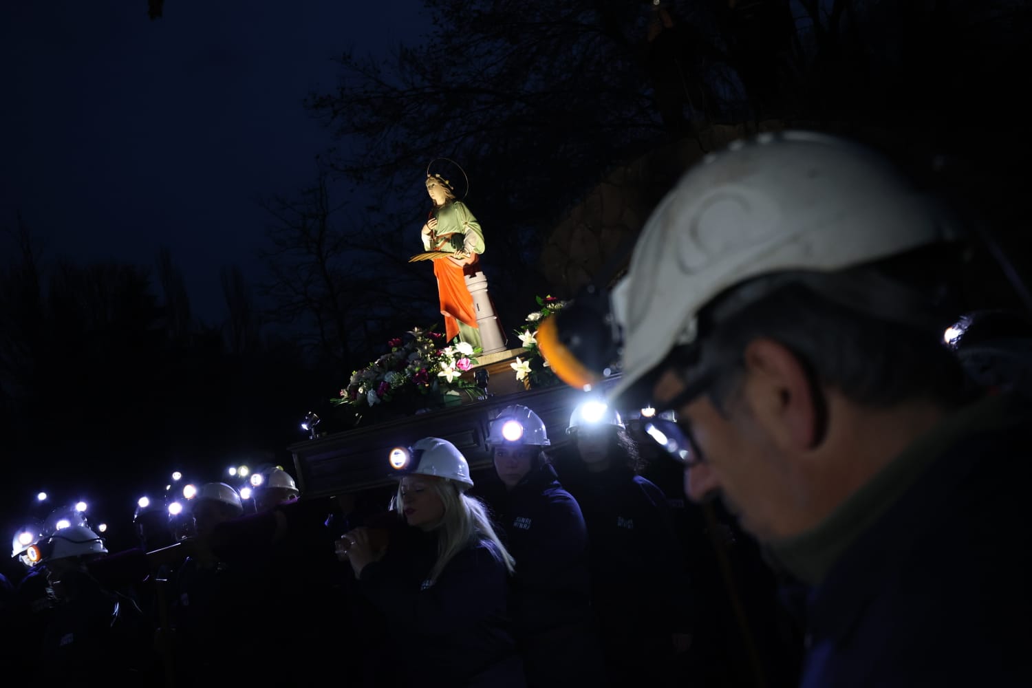 Procesión en honor a Santa Bárbara en La Robla (9)