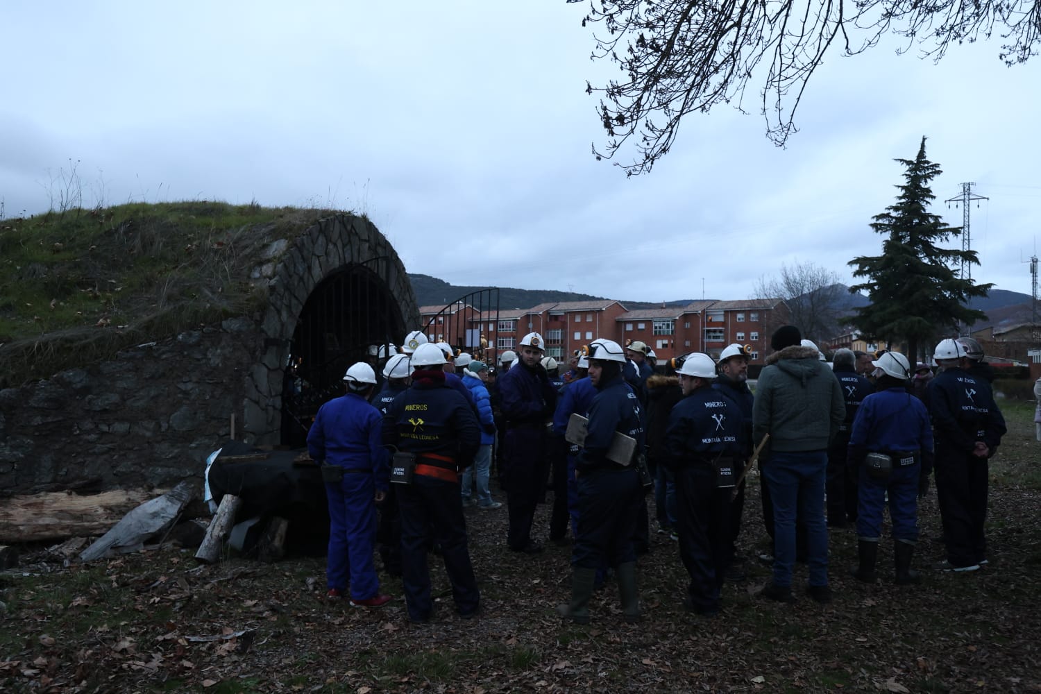 Procesión en honor a Santa Bárbara en La Robla (6)