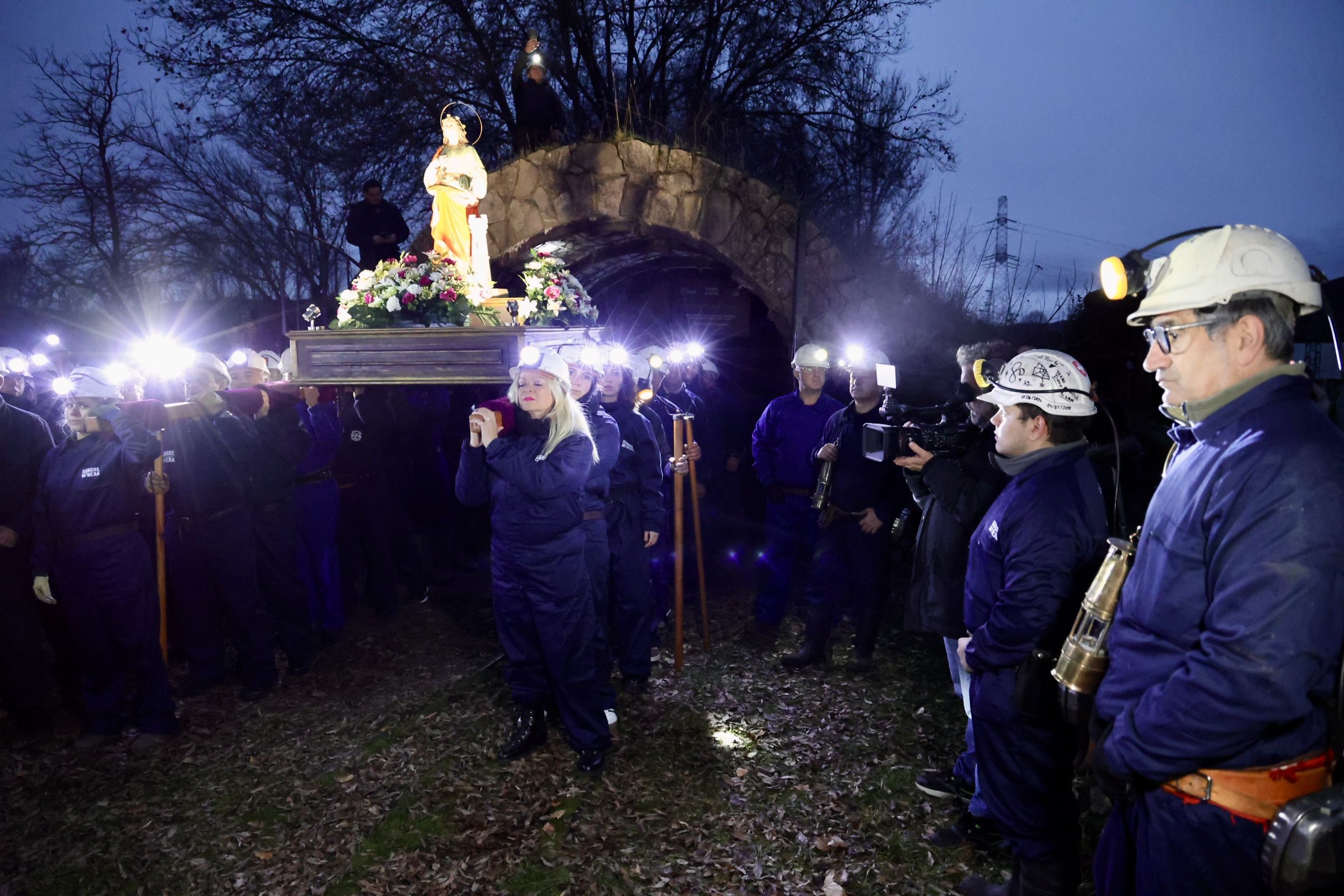 Procesión en honor a Santa Bárbara en La Robla (1)