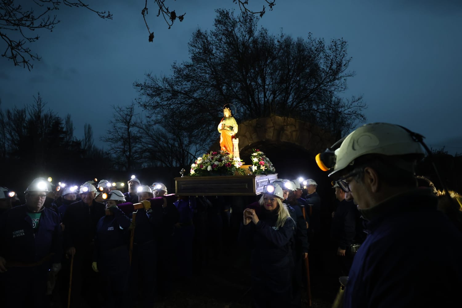 Procesión en honor a Santa Bárbara en La Robla (16)