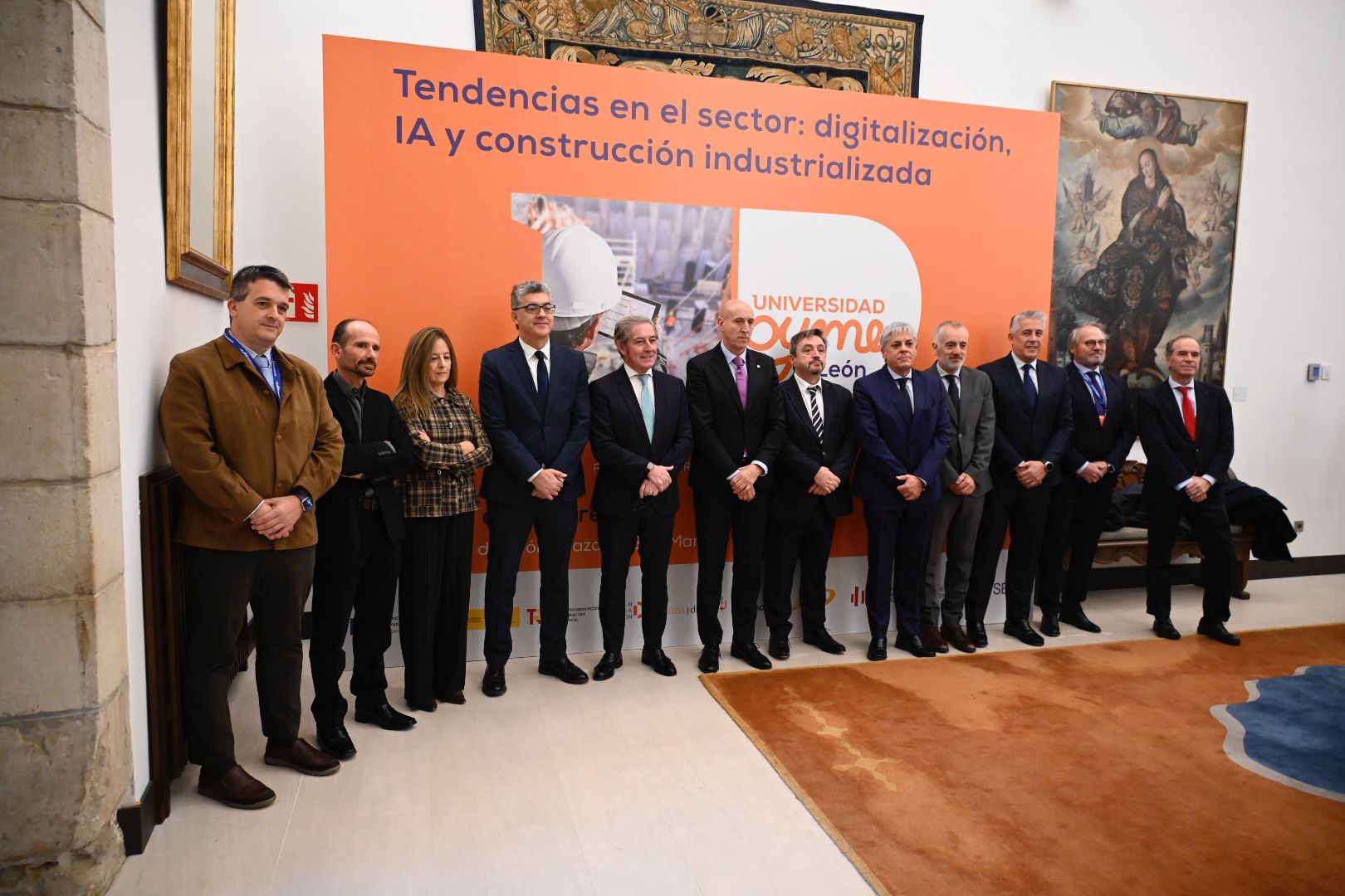 Foto de familia de los participantes en la jornada del programa Universidad Pyme que se celebra en el Parador de San Marcos. | SAÚL ARÉN