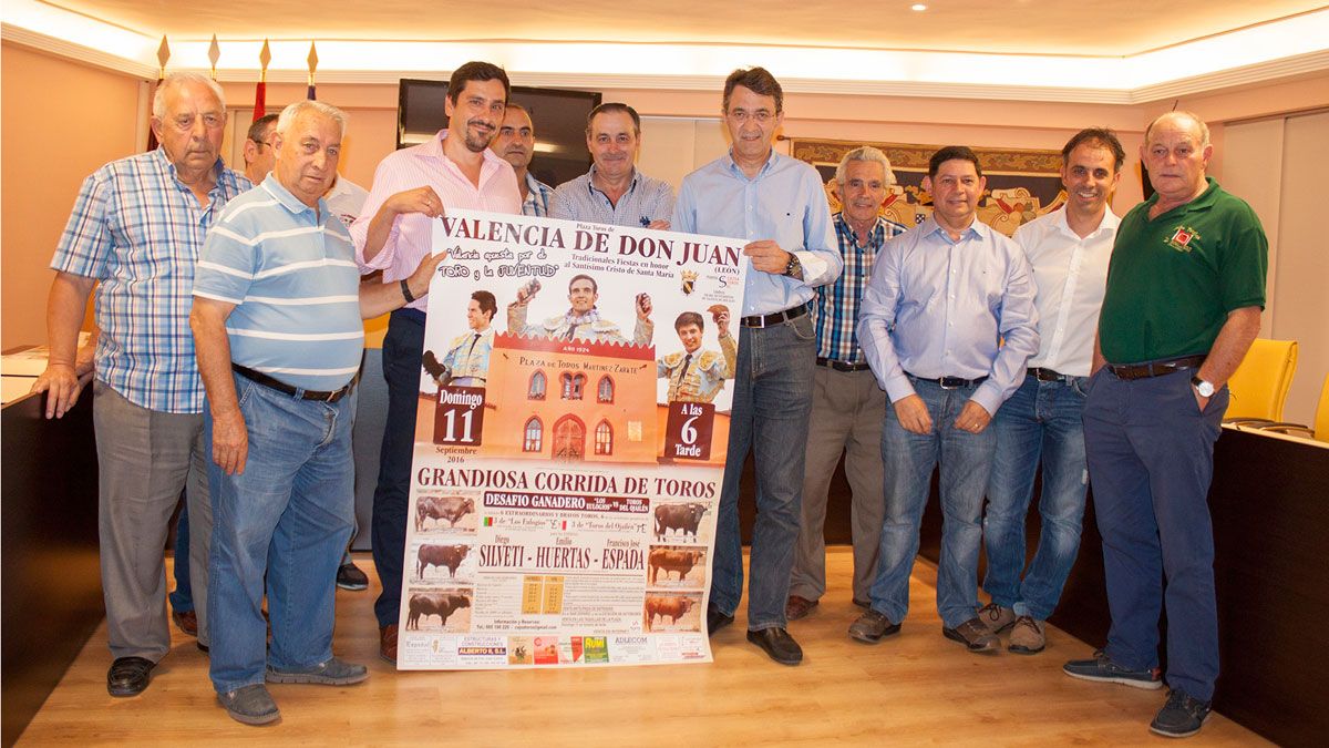 Presentación del cartel de la corrida de toros del 11 de septiembre. | T.G.
