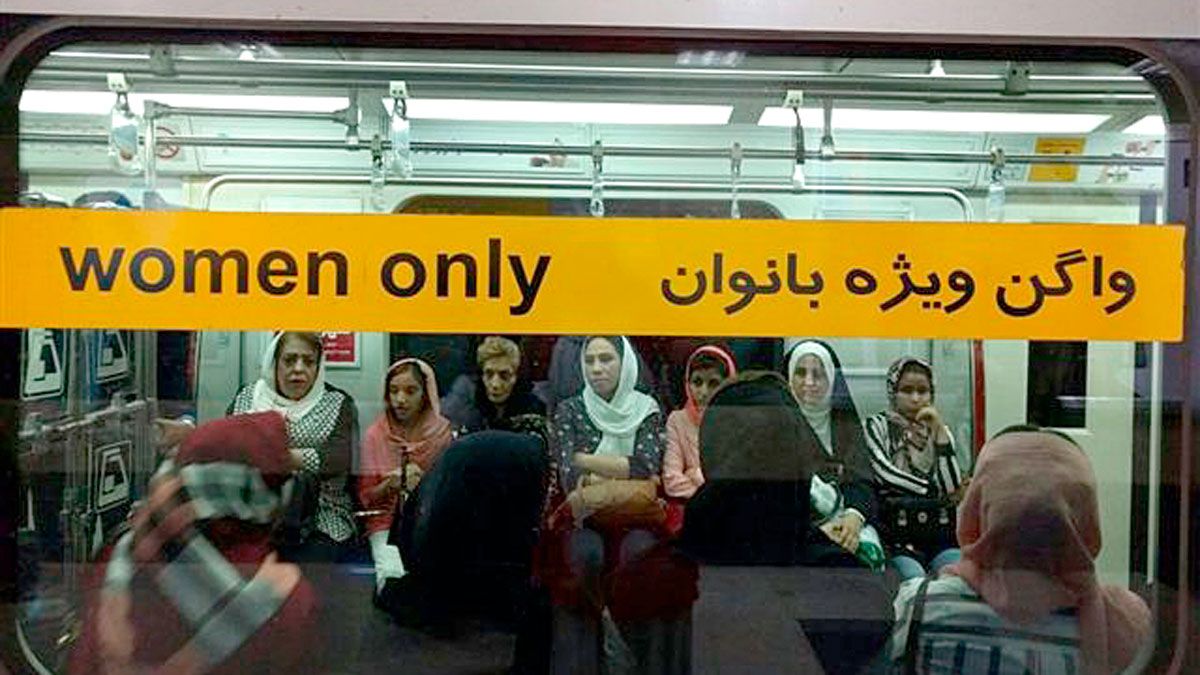 Vagón exclusivo para mujeres en el metro de Teherán.| L.N.C.