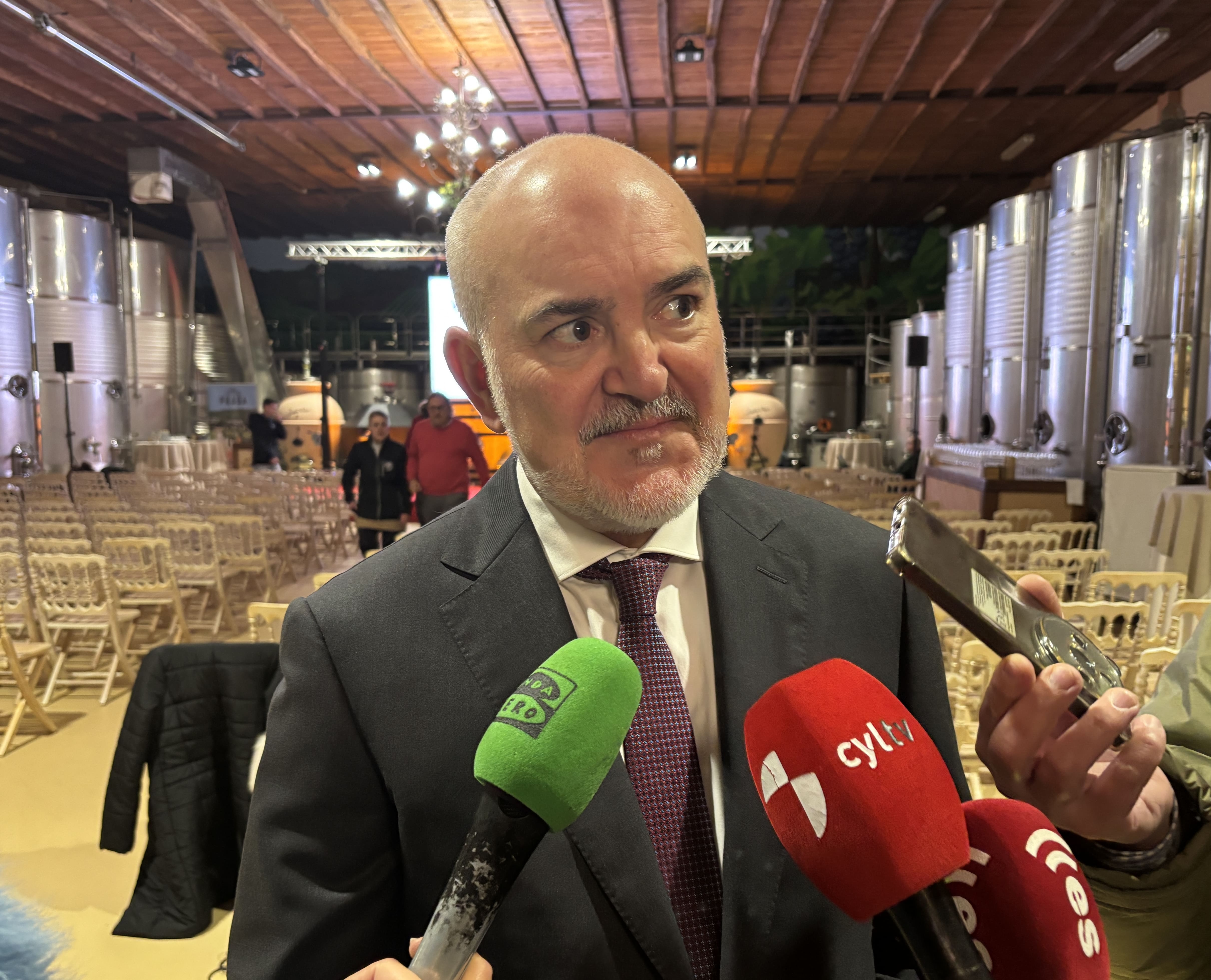 El doctor Valle Folgueral en el Palacio de Canedo, instantes previos a recibir la Castaña de Oro. | JAVIER FERNÁNDEZ