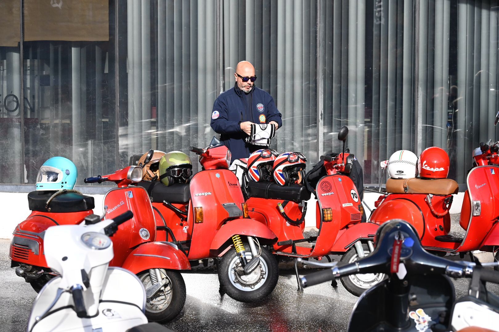 Concentración de vespas por el Purple Weekend (8) Concentración de vespas por el Purple Weekend (8)