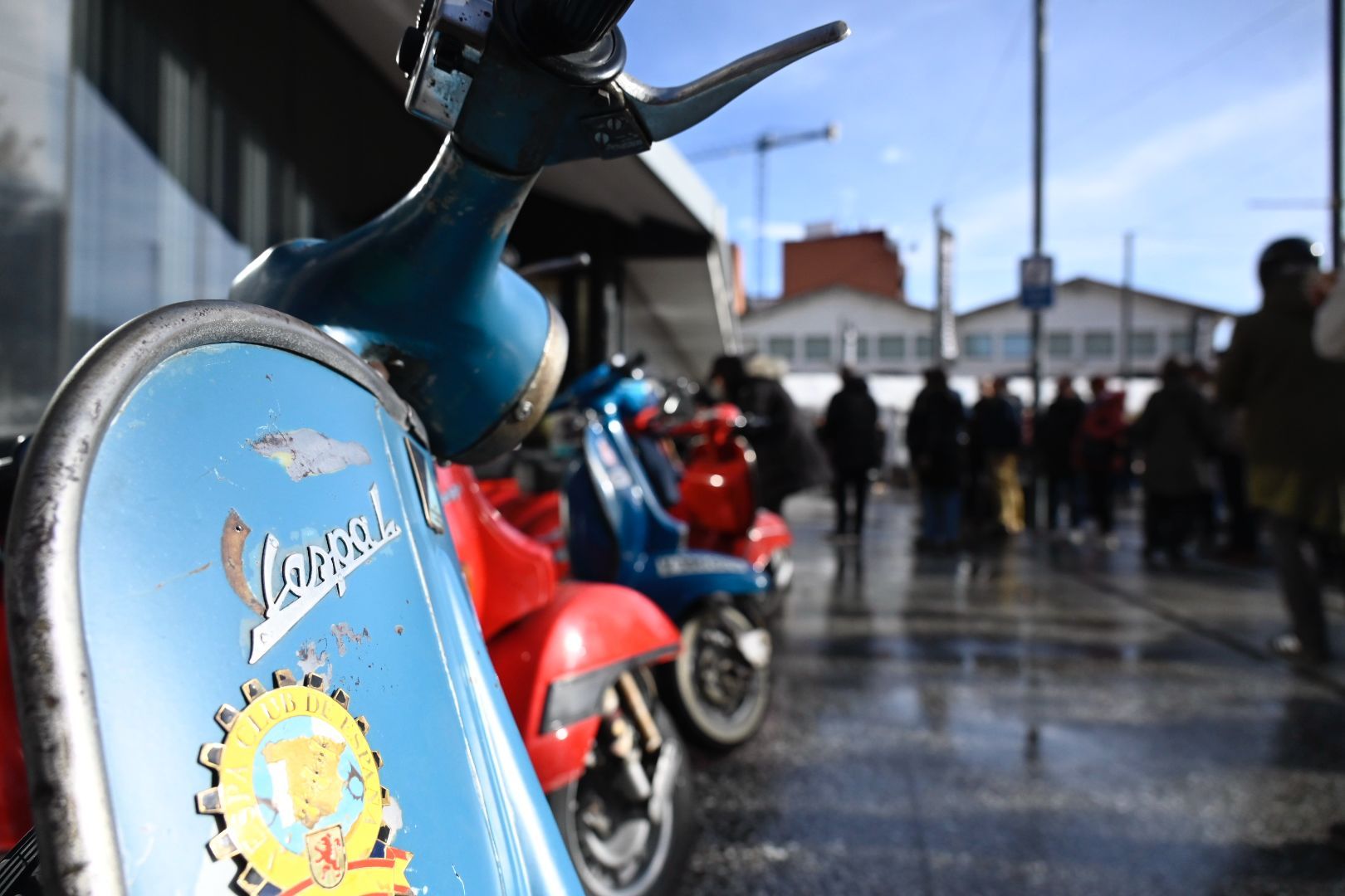 Concentración de vespas por el Purple Weekend (12) Concentración de vespas por el Purple Weekend (12)