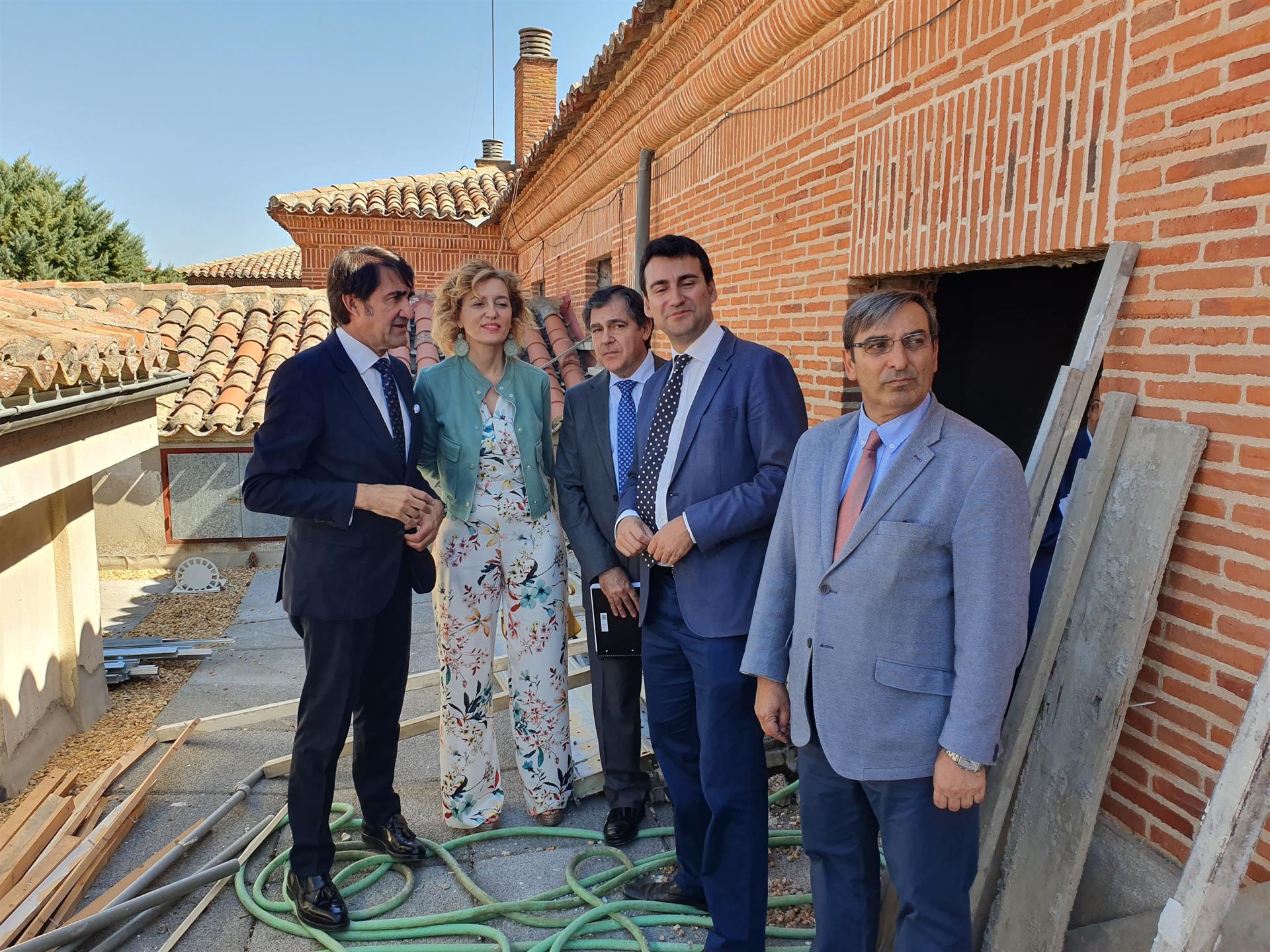 Suárez-Quiñones, durante una visita para contemplar 'in situ' los trabajos de acondicionamiento de una vivienda dentro del programa 'Rehabitare'. | EUROPA PRESS