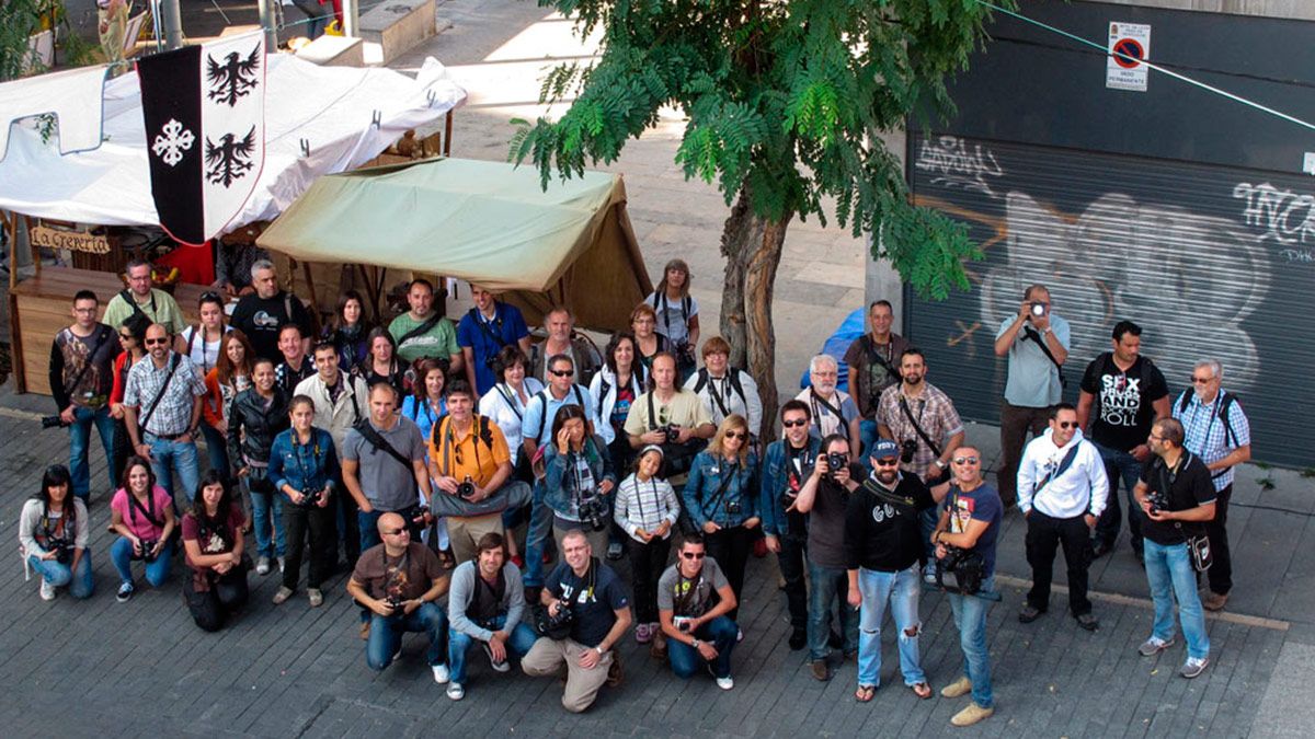Los participantes en el primer ‘photowalk’ de León celebrado en 2011. | L.N.C.