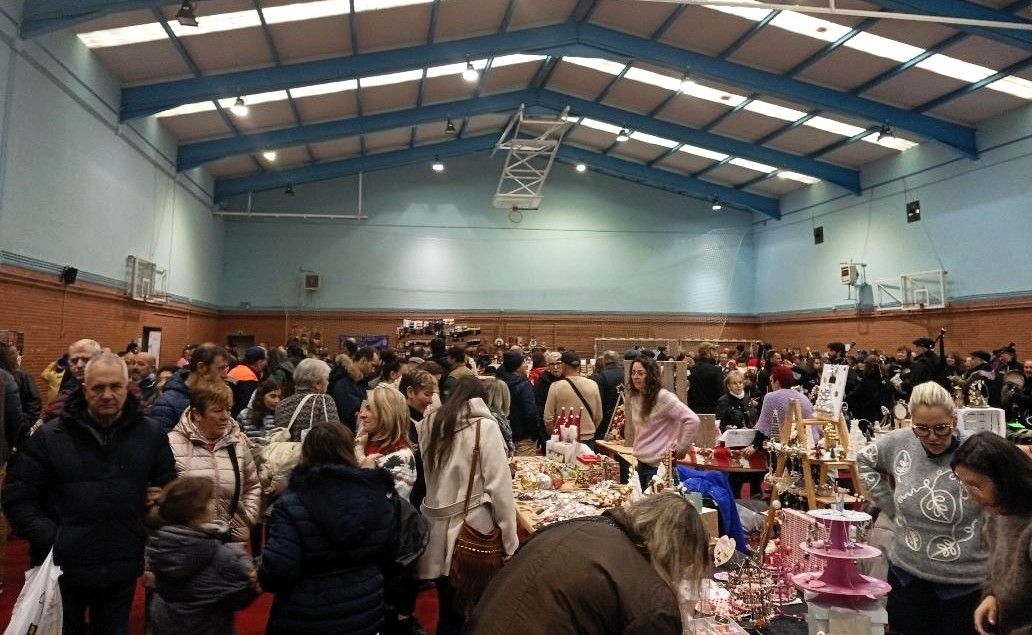 La Pola de Gordón acogió un concurrido mercado tradicional este domingo. | E. NIÑO