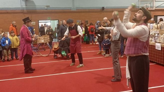 Ambientanción circense en el mercado y en las calles. E. NIÑO